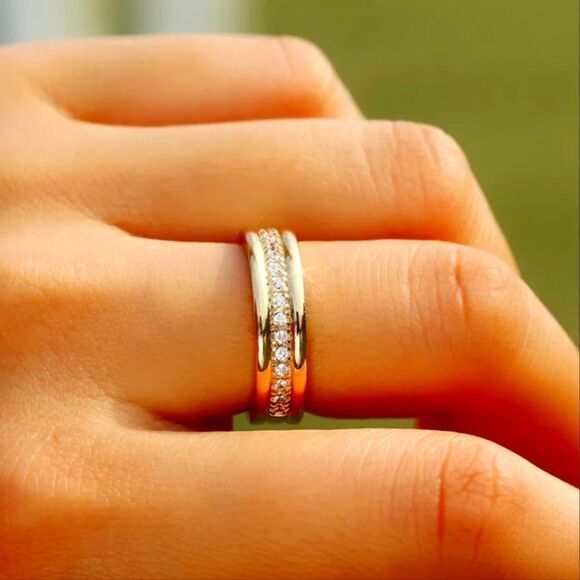 18K Bright Yellow Gold Diamond Wedding / Cocktail Ring on Titanium - Picture 3 of 6